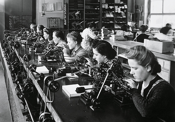 18260_History_1938_escapment_production_560x390px.jpg 18260_History_1938_escapment_production_560x390px.jpg