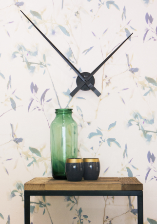 2269ZW-atmosphere-02-B-Hands